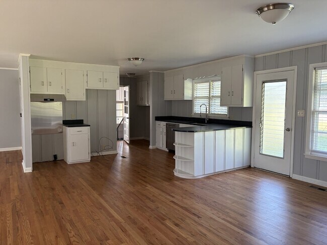 Photo - 11745 Campbellsville Rd