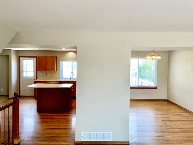 Photo - Fantastic 4 Bedroom Nestled in the heart of Old Farm!