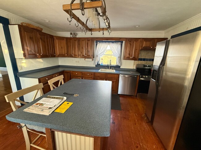 Building Photo - Spacious 4-Bedroom Home for Rent in Laconia – $2,095/month