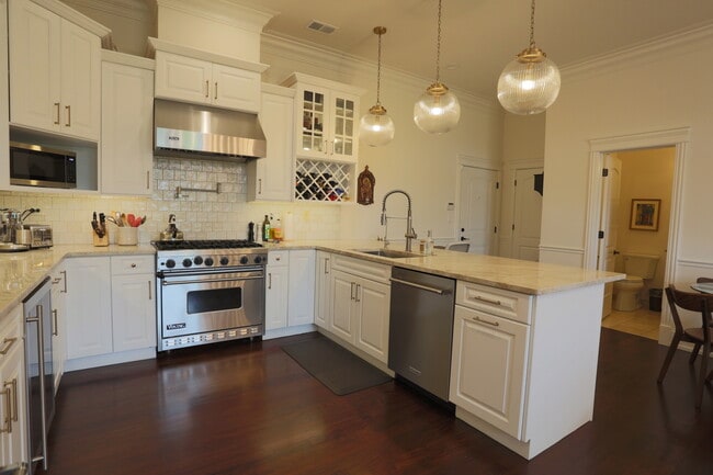 Photo - 2401 N Janssen Ave Unit 408