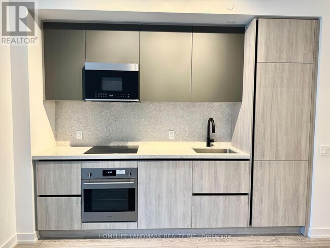 Photo - 108 Peter St