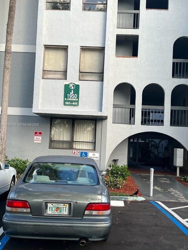 1950 N Congress Ave Unidad 105