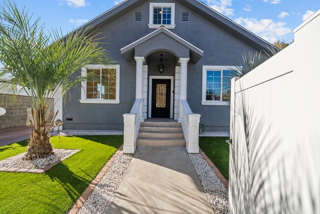 Building Photo - 6331 Simpson Ave