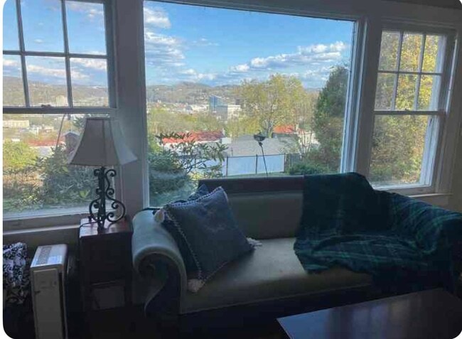 Photo - 124 Sheridan Cir