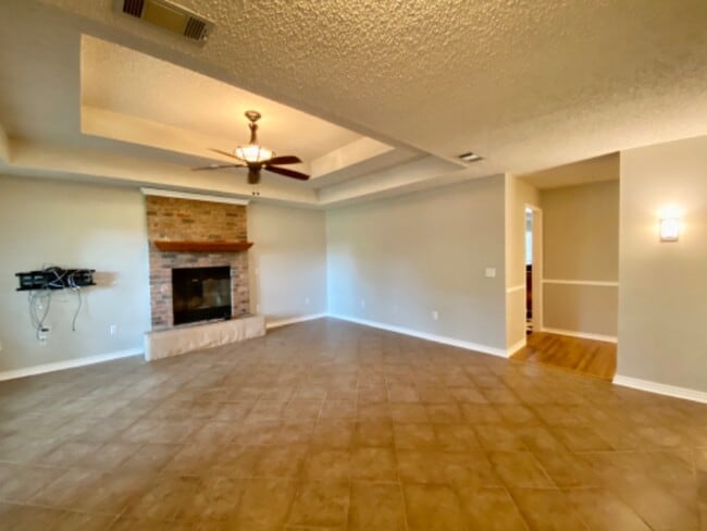 Photo - 511 April Dr