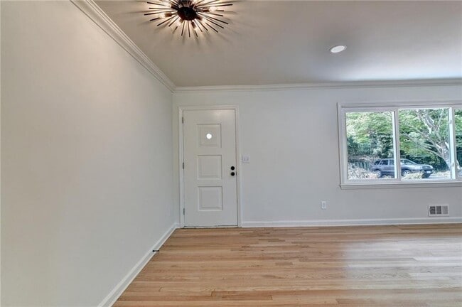 Photo - 6085 Glenridge Dr