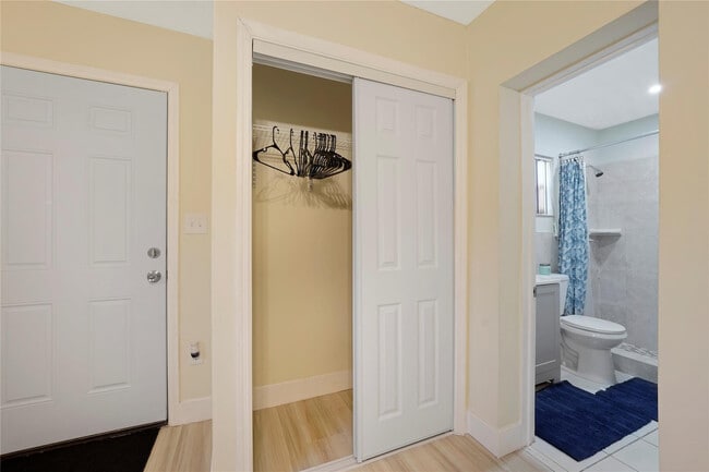 Photo - 8453 Southampton Dr