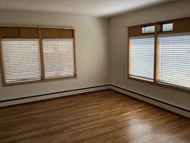 Photo - 2 Bed 1 Bath Duplex with Attached Garage