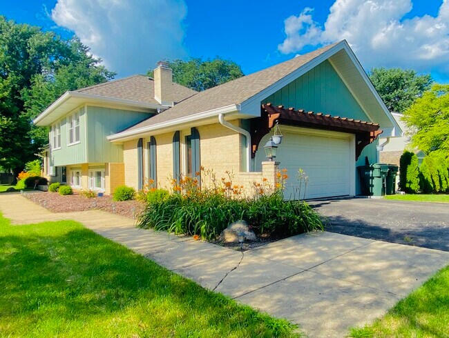 Photo - 11S639 McGrath Ln