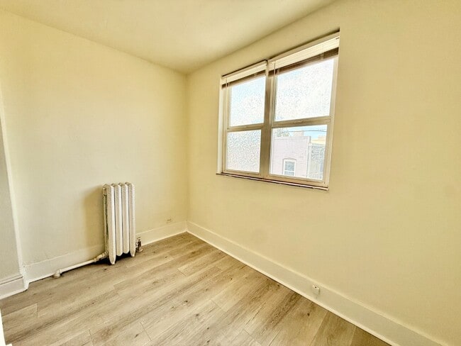 Gorgeous 1 Bed 1 Bath Denver Apartment in Capitol Hill! Available NOW!