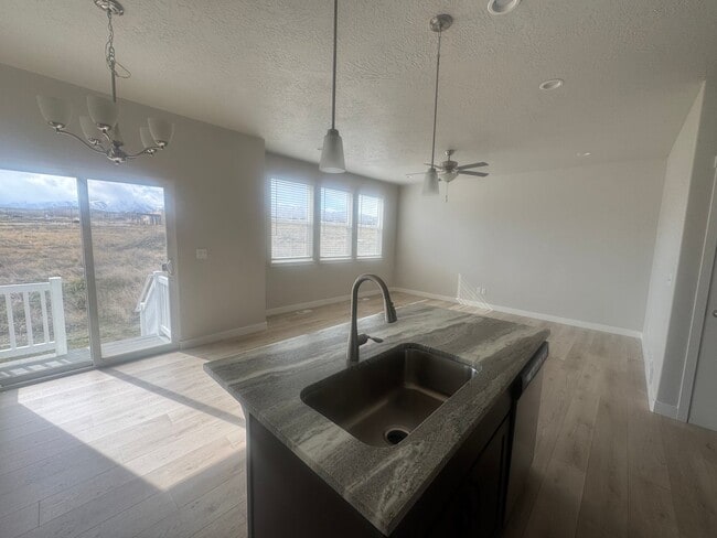 Photo - 759 N Hilltop Dr