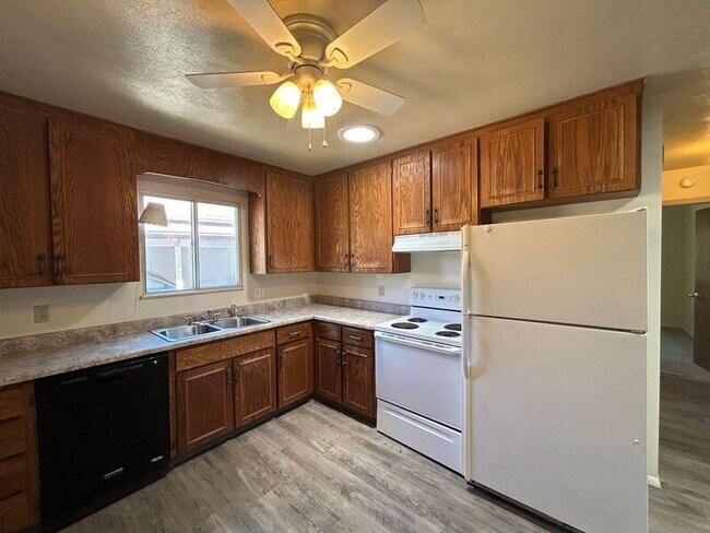 Photo - 4127 Tulip Way