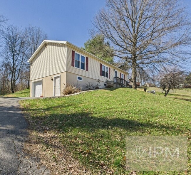 Building Photo - Bright Modern 3 Bedroom, 2 Bath Home in Eastern York Schools!