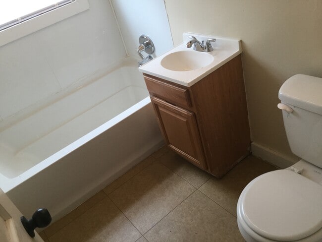 Photo - 5848-50 N 64th St Unidad 5850-upper