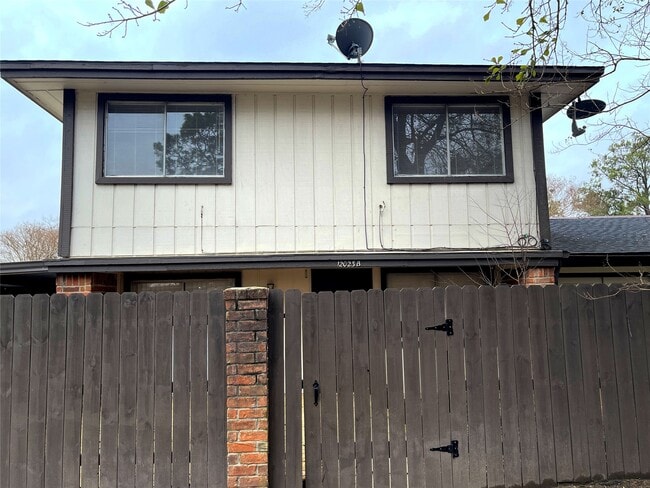 Building Photo - 12023 Greenwood-Forest Dr Unit B