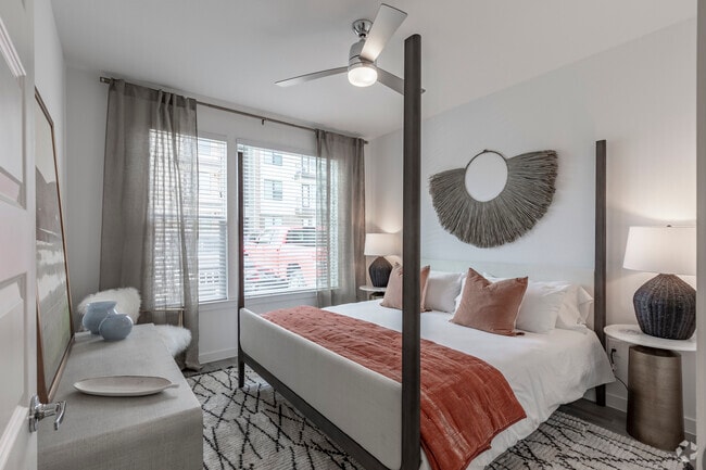 1BR, 1BA - 710 SF