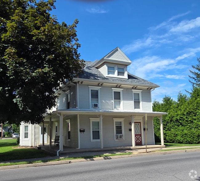 Building Photo - 214 E Pine St Rental