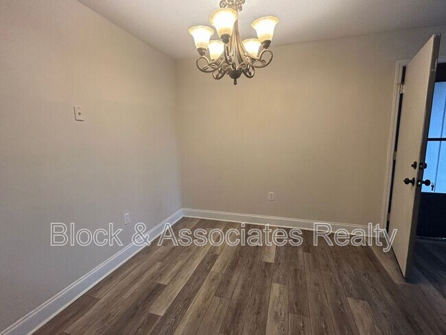 Photo - 2260 Sunderland Rd