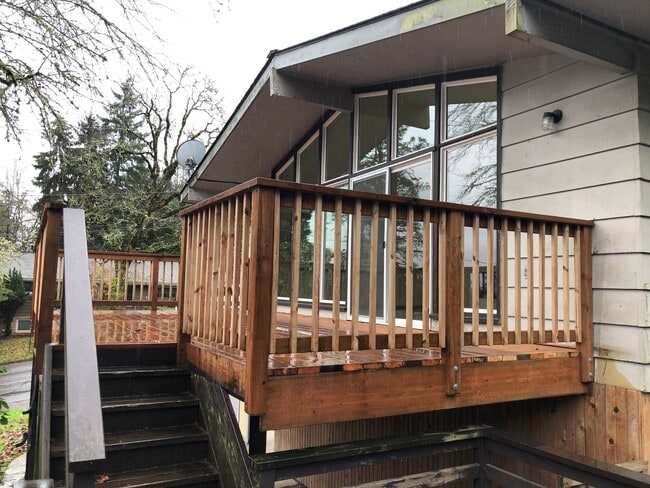 Photo - Updated 3 bedroom 3 bath house in Eugene!