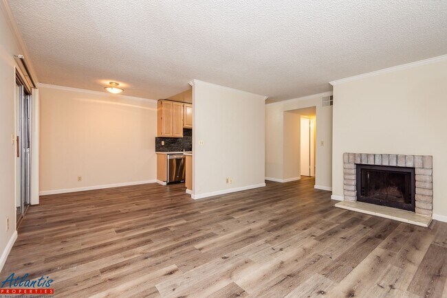 Photo - Mission Grove | Gated Complex | Remodeled | Central A/C Unidad 193