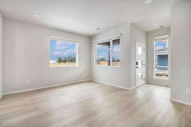 Photo - Luxury Rowhouse w/ Over-sized Garage