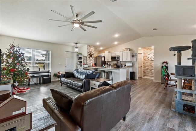 Photo - 3019 Honeywood Rd