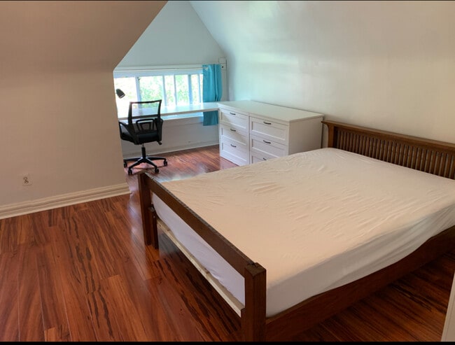 Photo - 312 Ophelia St Apartment Unit #5- Summer ONLY