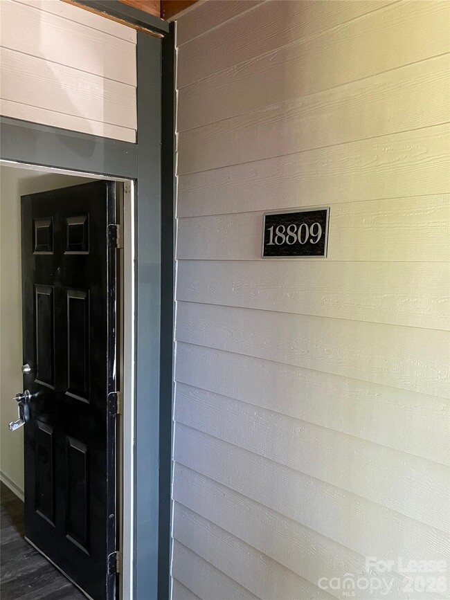 Photo - 18809 Vineyard Point Ln