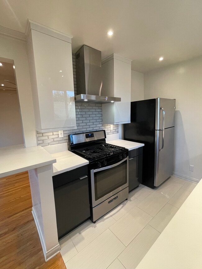 Photo - 5723 San Vicente Blvd Unidad 5723 1/2