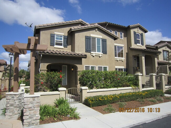 Photo - 10410 Duxbury Ln Townhome