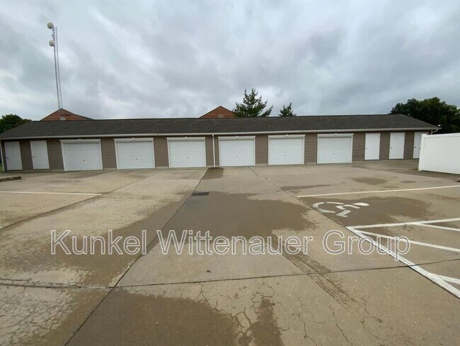 704 Fountain View Dr
