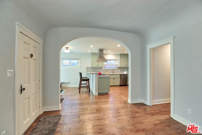 Photo - 752 N Las Palmas Ave