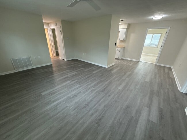 Building Photo - 227 S Lee St