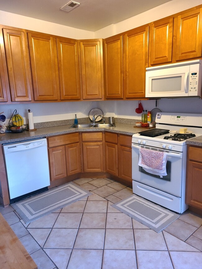 Photo - 2024 W Chicago Ave Unidad 2F