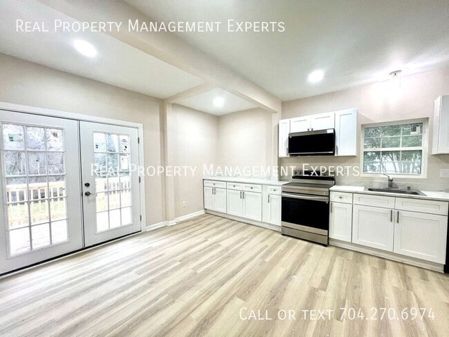 Photo - 147 Dixon Cir