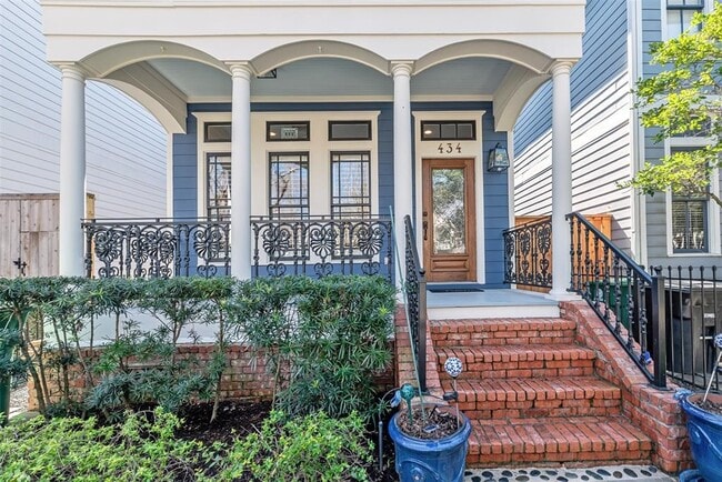 Photo - 434 W 18th St