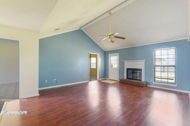 Photo - 1948 Kingston Ln