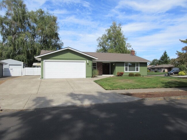Building Photo - Well Maintained Three Bedroom in Keizer