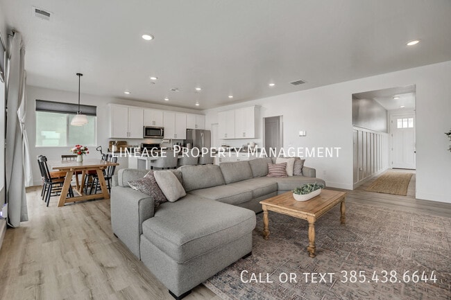 Photo - 3056 S Shoreline Dr