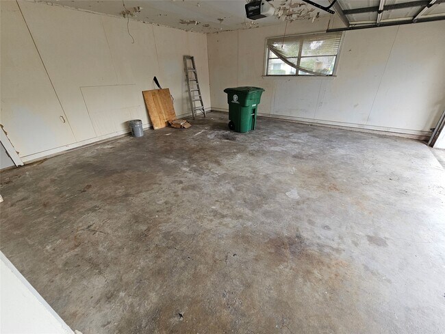 Photo - 5526 Whispering Creek Way