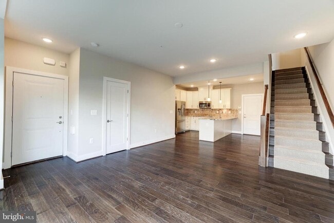 Photo - 44752 Tiverton Sq