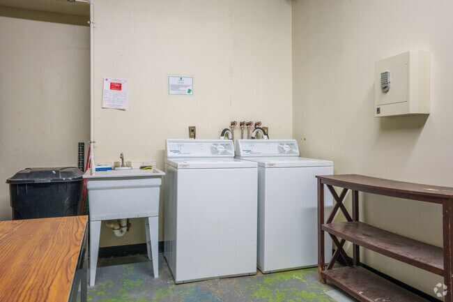 Laundry Room - 260 College St Unit 10