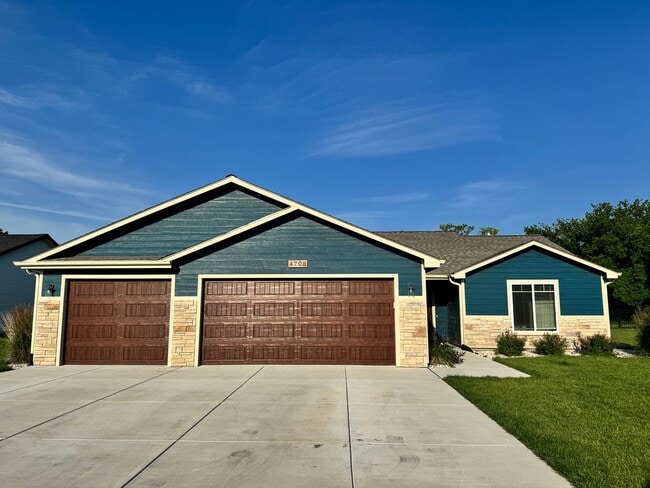 Modern 3 Bed 2 Bath Home in East MHK! - Modern 3 Bed 2 Bath Home in East MHK!