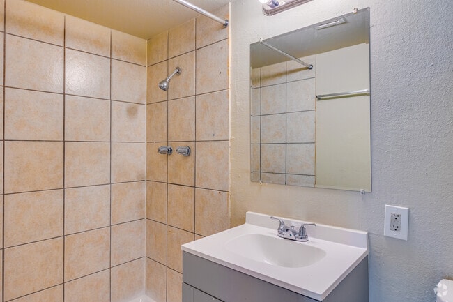 2BR, 2BA - 850SF