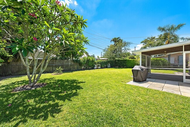 Photo - 272 Holly Dr