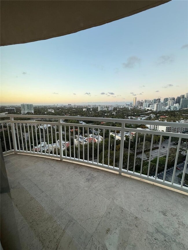 Photo - 2475 Brickell Ave Unidad 2003