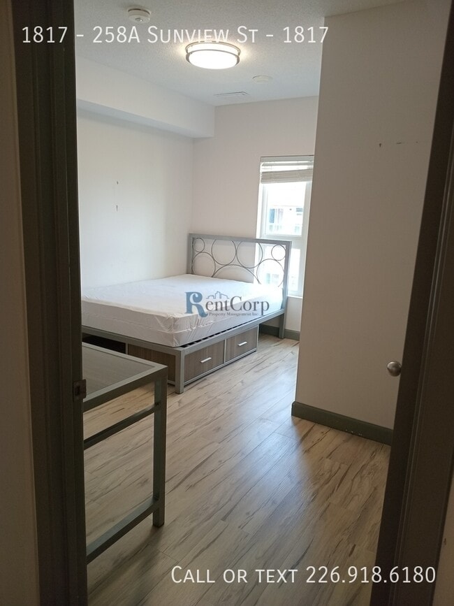 Photo - 258A-258A Sunview St