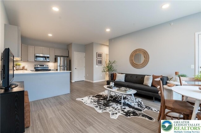 Photo - 948 N Front St