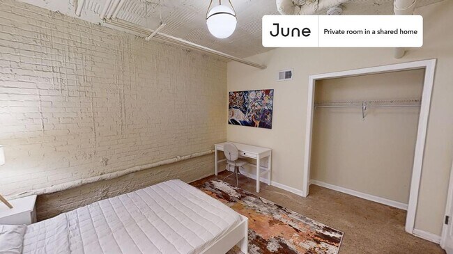 Room in Shared 5 bed/2 bath home in Dupont Circle