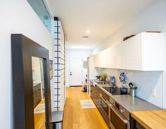 Photo - " Coming Soon " Top Floor 1 bed  + 1 bath Condo in DC // Fantastic Views